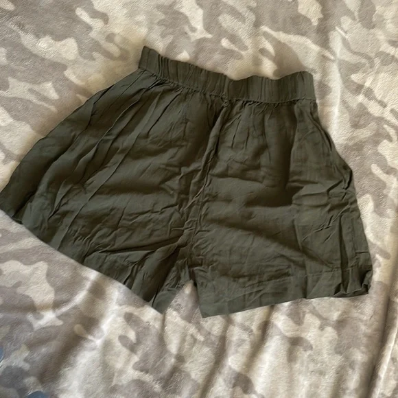 H&M S women’s high rise pull on olive green casual shorts w/pockets - Picture 5 of 6